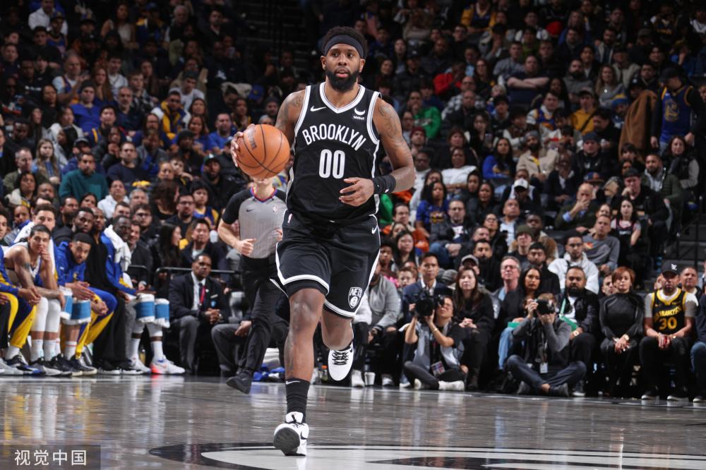 球迷们不仅 球迷们不仅